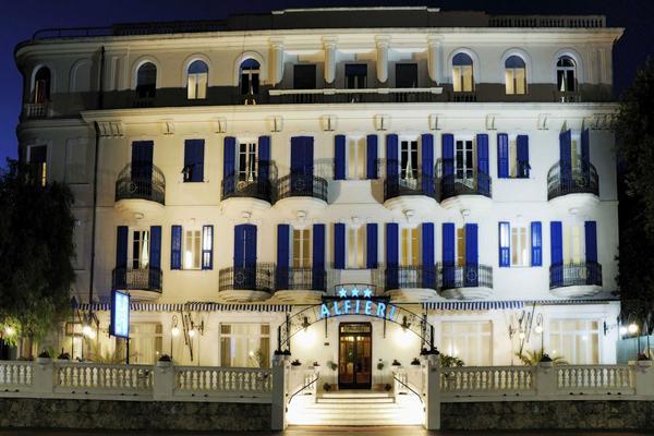 Hotel Alfieri Алассіо Екстер'єр фото