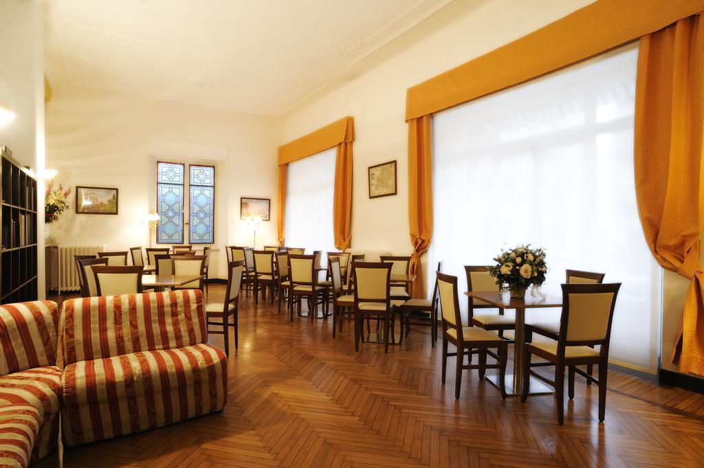 Hotel Alfieri Алассіо Екстер'єр фото