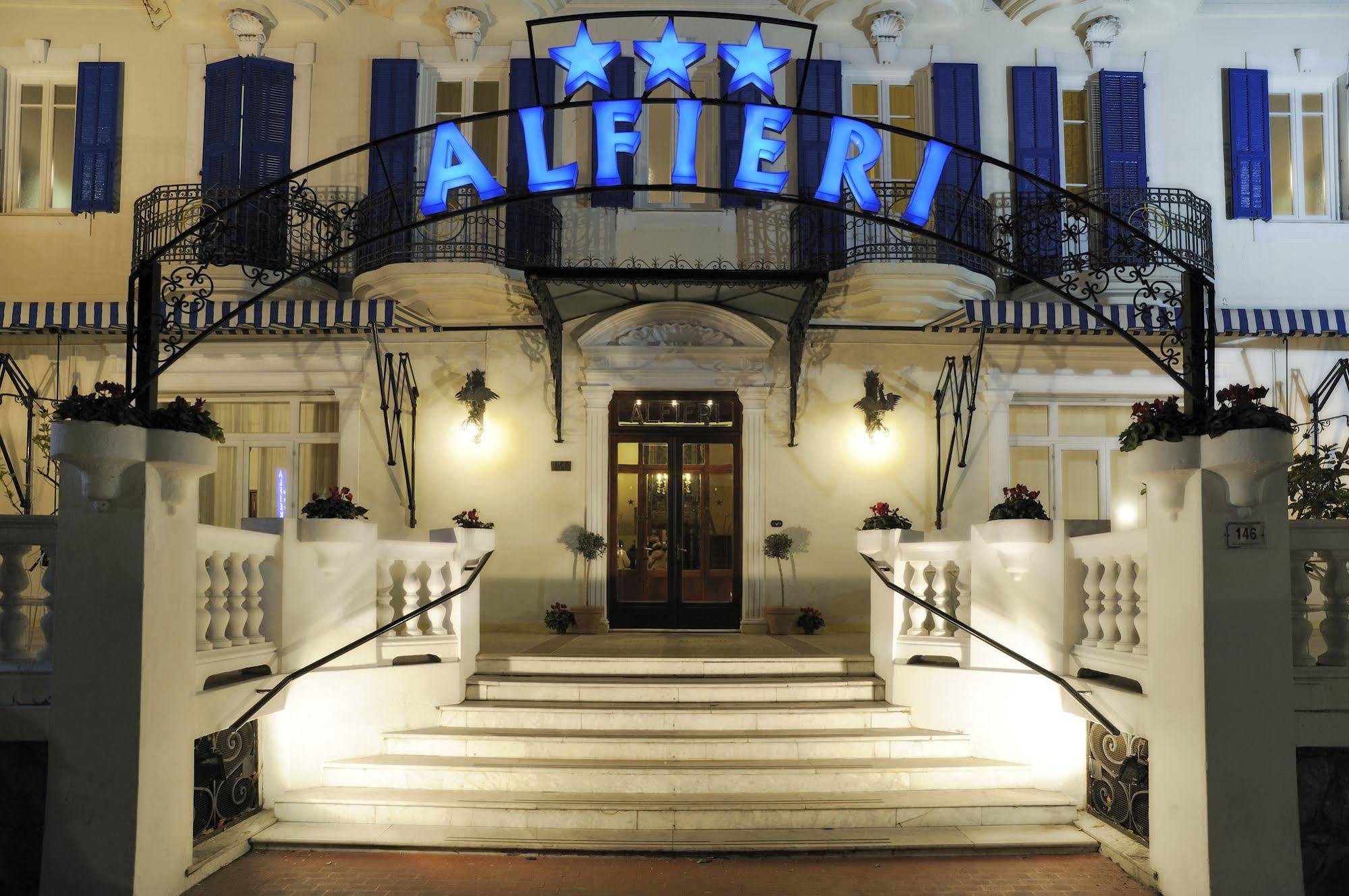 Hotel Alfieri Алассіо Екстер'єр фото